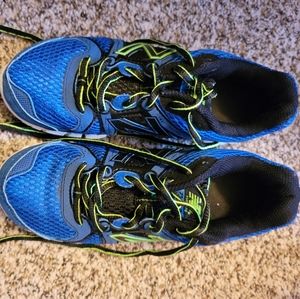 Boys Size 4 New Balance Shoes